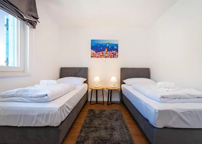 Pet Friendly In *